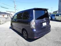 A picture of Toyota voxy Year 2009 Grade ZS Mileage 109000 Cc 1800