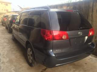 A picture of Toyota Sienna 2007