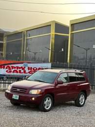 A picture of FEW MONTHS USED TOYOTA HIGHLANDER 2005 MODEL FIRST BODY WITH