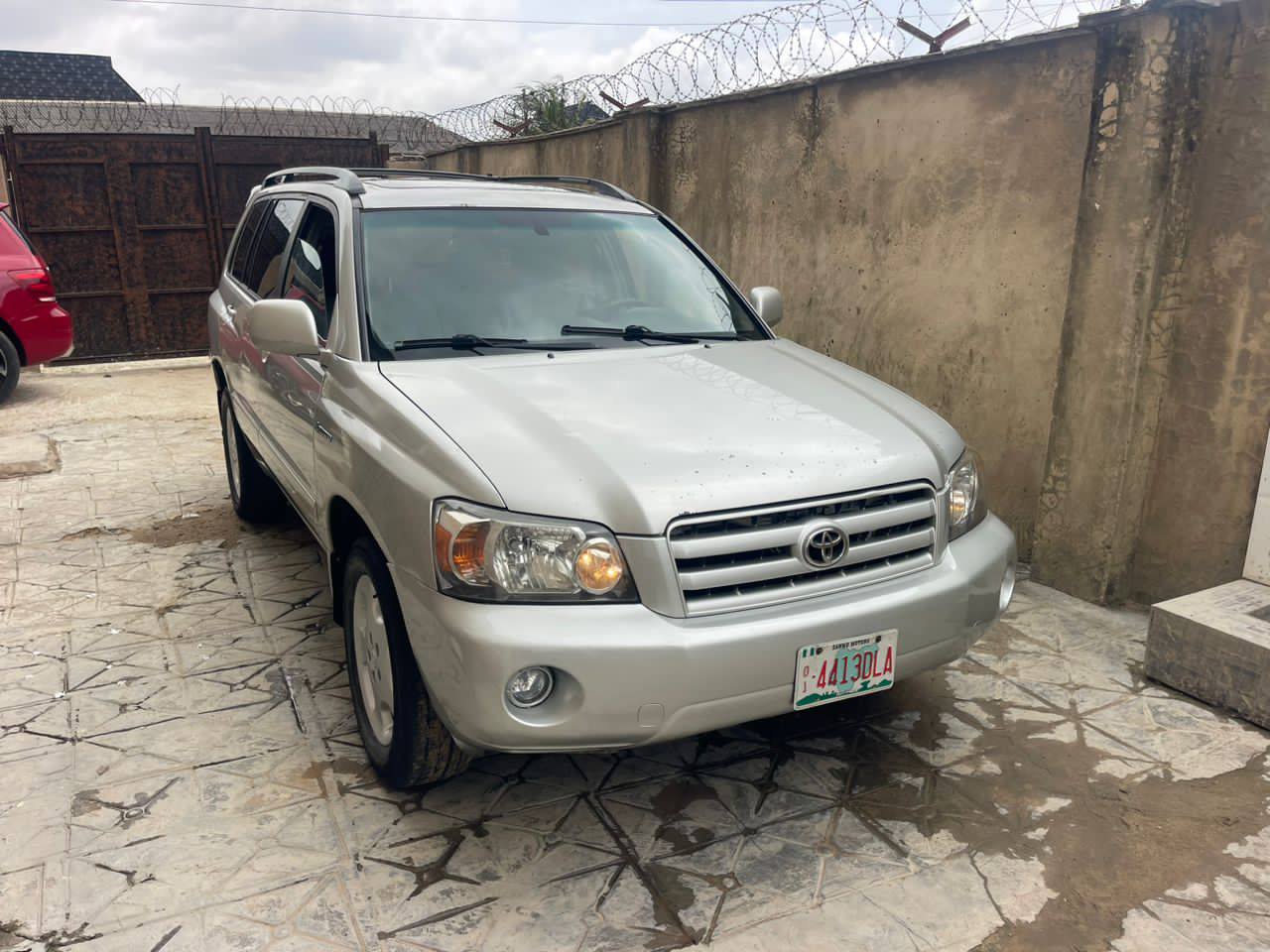 A picture of COMPLETE FIRST BODY Highlander in Perfect Condition with 3rows seater