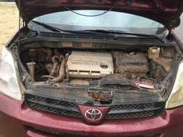 A picture of Awoof hot deal Toyota sienna 05 Engine Gear and Ac