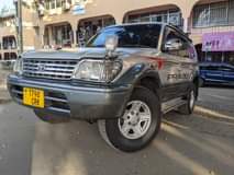 A picture of Toyota land cruiser Prado Gari kali sana Bei 16 5M