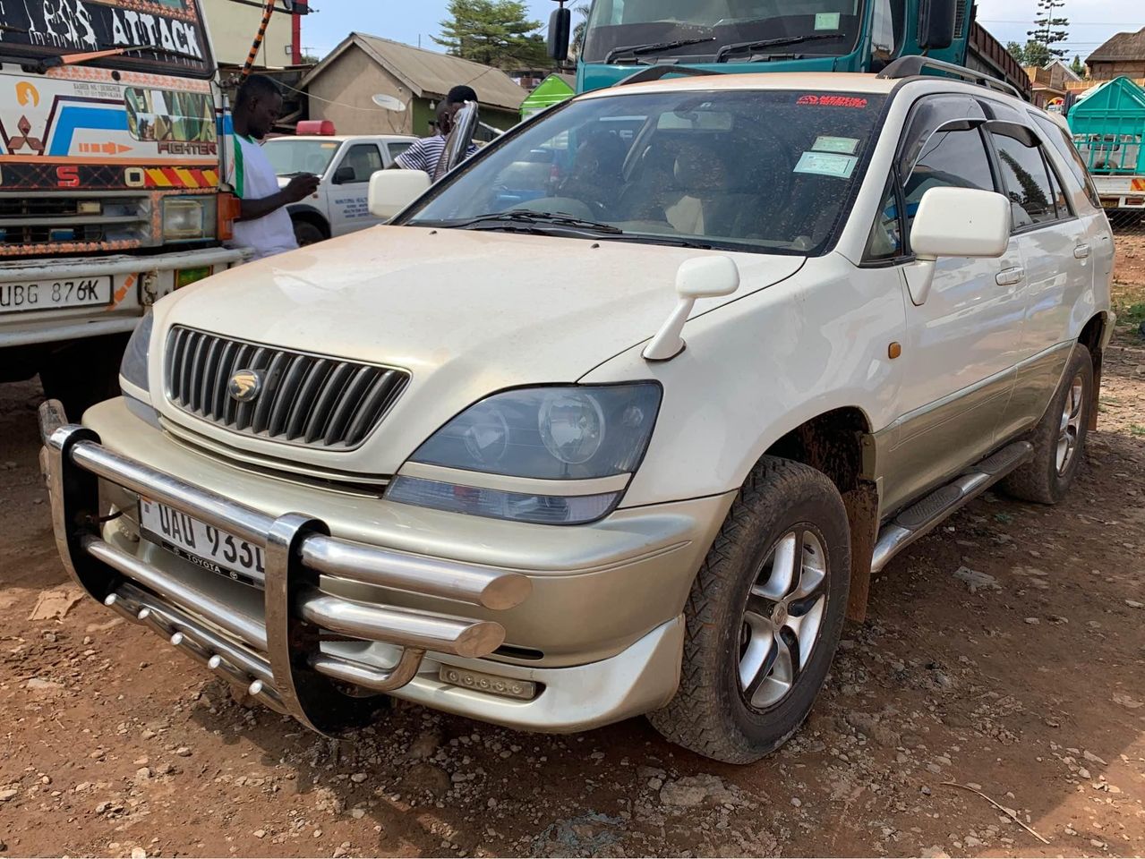 A picture of TOYOTA HARRIER
