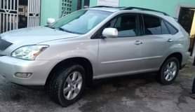 A picture of 07 Lexus Rx 330 full option everything is intact with
