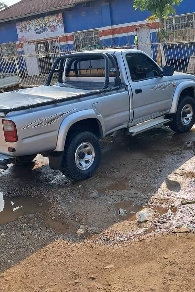 used toyota hilux