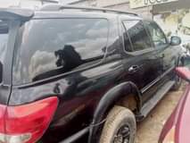 A picture of 2005 Toyota Sequoia