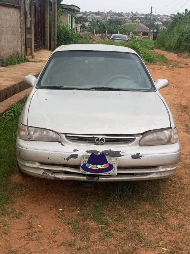 A picture of 1999 Toyota corrola