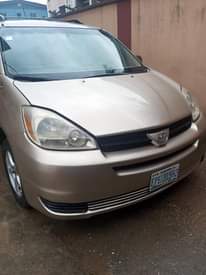 A picture of Nigerian Used TOYOTA SIENNA 2005 Model OVEN BAKED ON FIRST