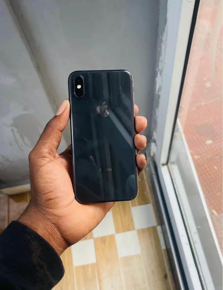A picture of Iphone X gb256