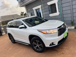 A picture of OMG This is astonishing clean and fully loaded Toyota Highlander