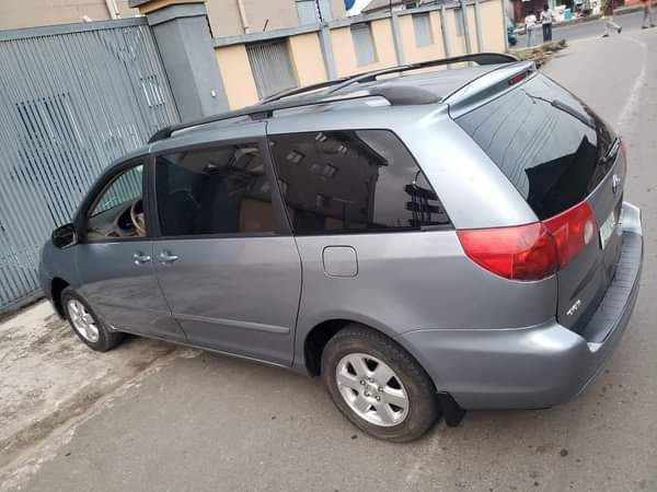 A picture of BELGIUM GRADE 2005 MODEL TOYOTA SIENNA Absolutely nothing to fix