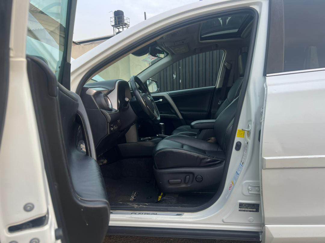 A picture of Toyota RAV4 2017