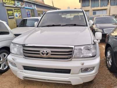 A picture of Toyota land cruiser V 8