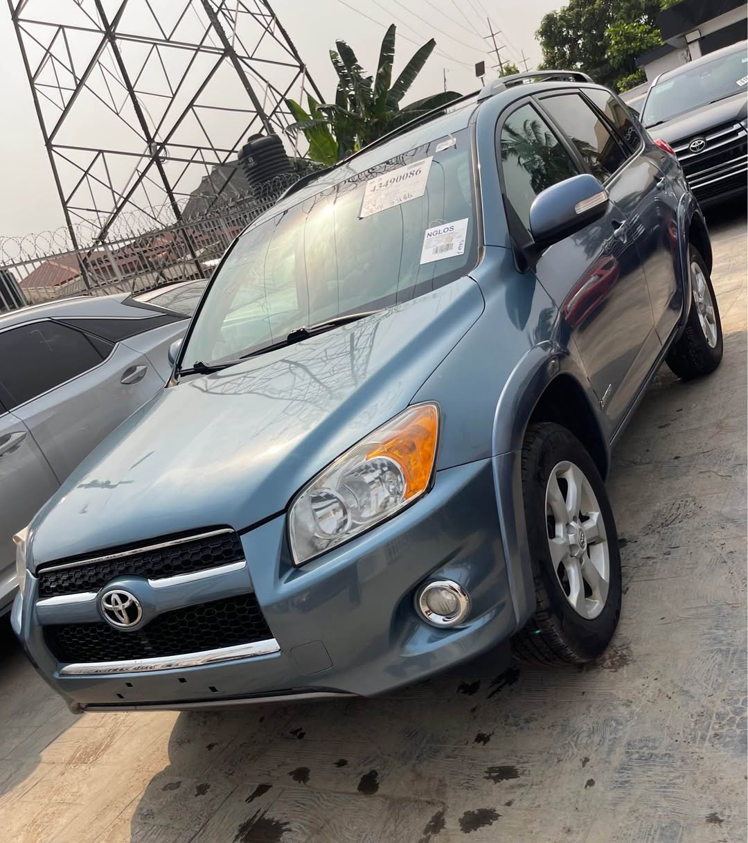A picture of Toks Toyota RAV4 2011 limited edition 4 plug engine thumbstart