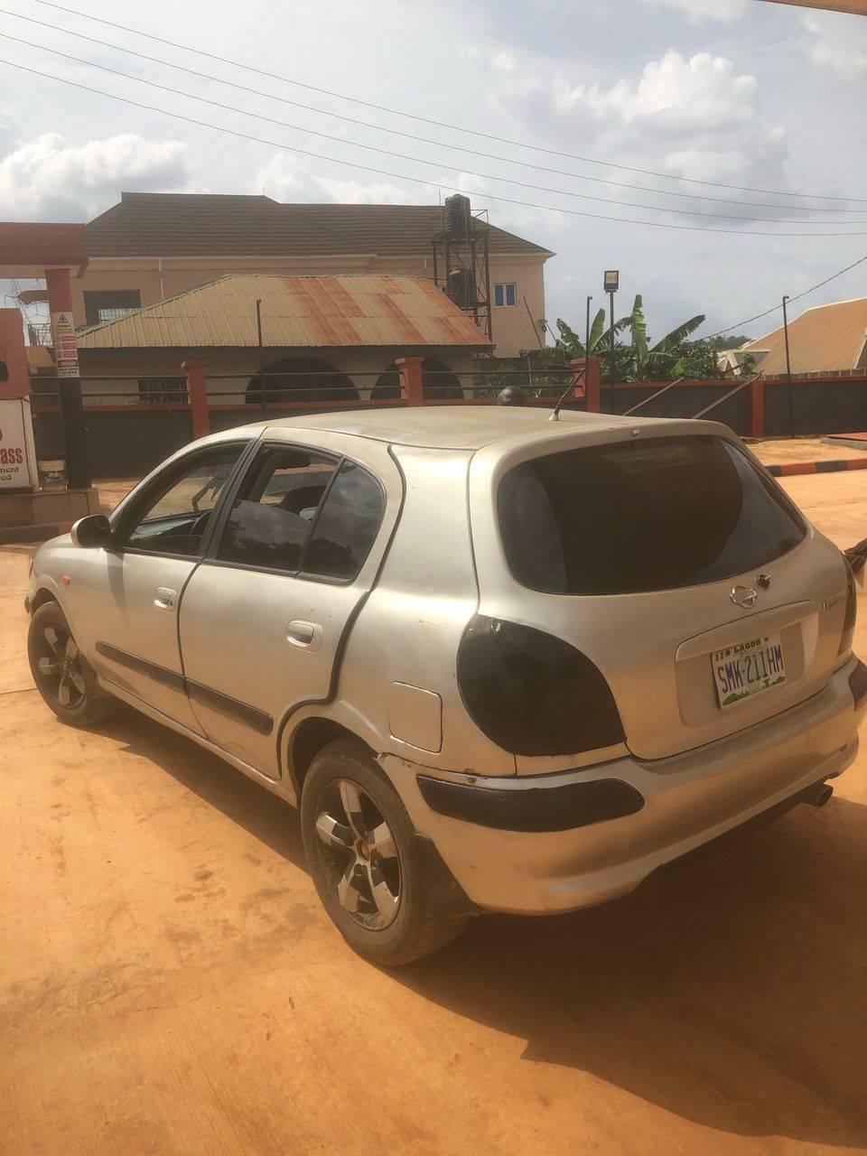 A picture of Nissan Almera 2000 model