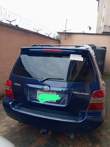 A picture of Toyota Highlander Engine and gear perfect AC is chilling Interior