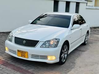 A picture of TOYOTA CROWN Year. 2004 Colour P WHITE Engine Cc 2490