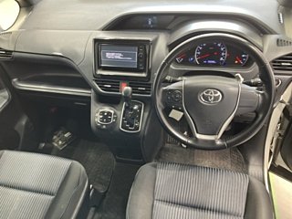 A picture of 2014 Toyota noah