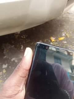 A picture of Samsung Galaxy Note 8 NB simu inakreki juu aina DOTi