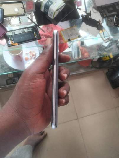 A picture of SAMSUNG S8 GB 64 RAM 4 GB