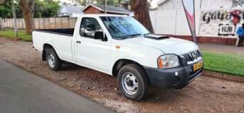 used nissan np300