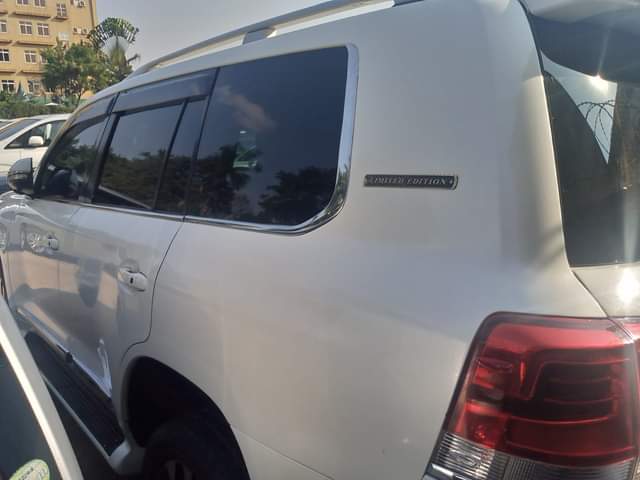 A picture of TOYOTA LANDCRUISER