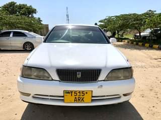A picture of TOYOTA CRESTA