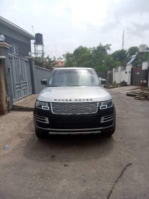 A picture of Distress sale 2019 range rover vogue 33m Have not been