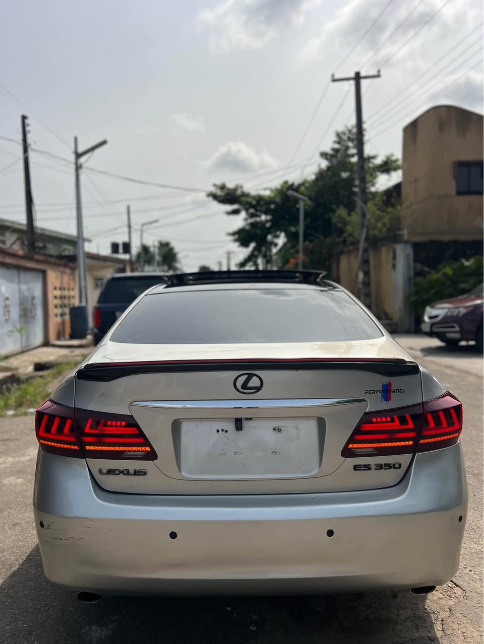 A picture of 2009 es350 fullest option with pano and park assist