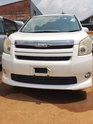 A picture of Toyota Noah new shape