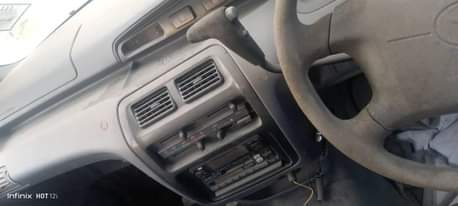 A picture of Toyota Noah ziko mbili r40 na New Shap zinalengeshwa chap