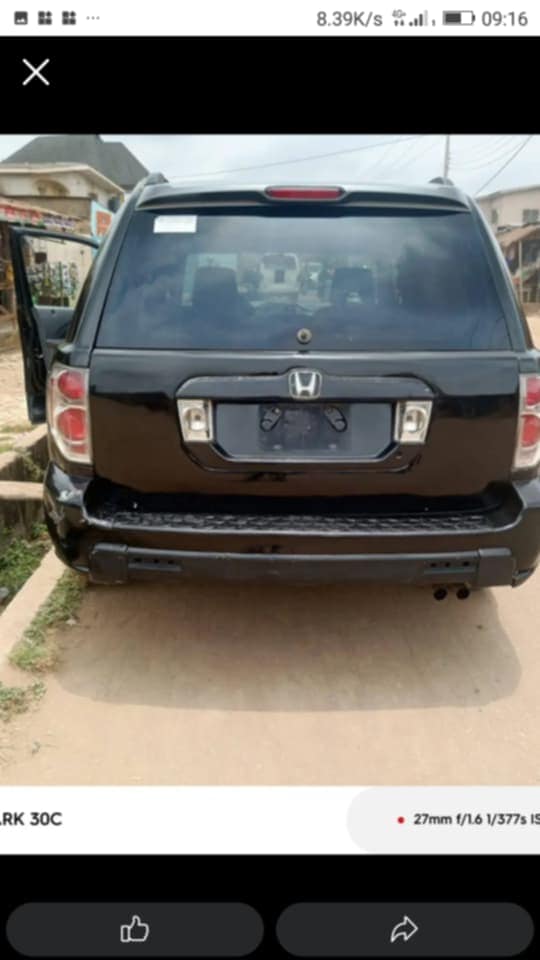 A picture of Honda pilot 2005