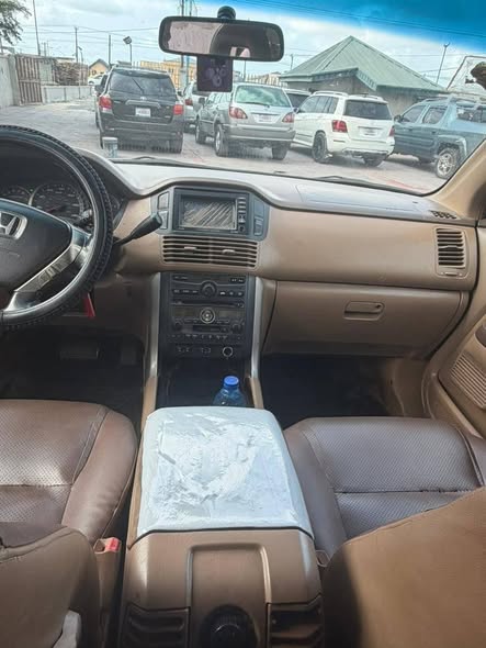 A picture of Honda pilot 06