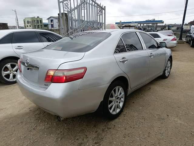 A picture of Toyota Camry 0.8