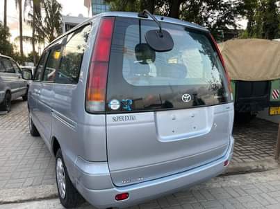 A picture of TOYOTA NOAH