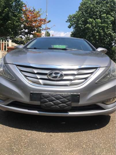 A picture of Hyhonda Sonata 2012