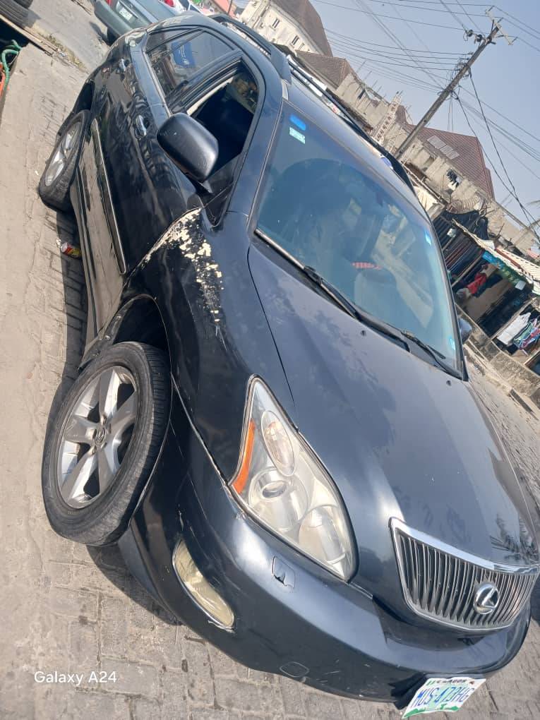 A picture of Lexus RX330 2005