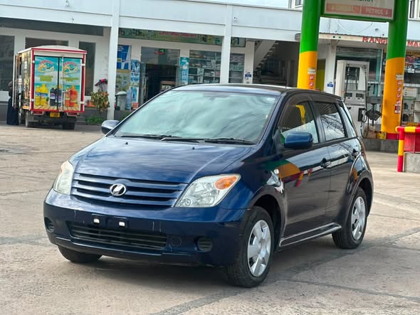 A picture of TOYOTA IST