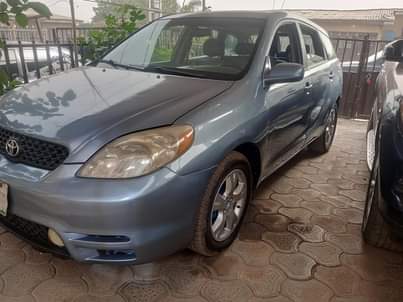 A picture of Toyota matrix 2003 2004 l