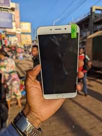 A picture of Oppo R9 plus 280k 0752247673