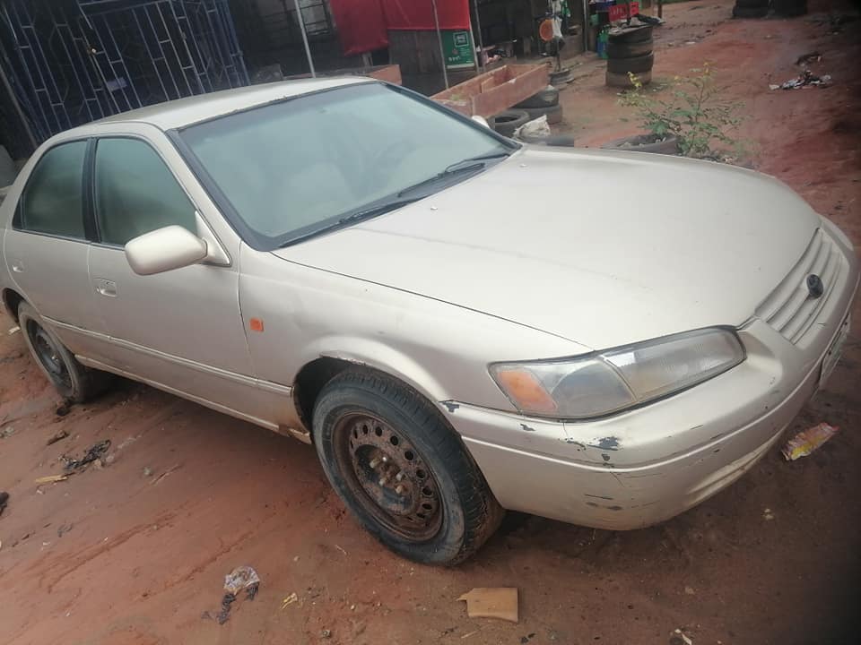 A picture of Used TOYOTA CAMRY 2000