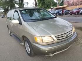 A picture of 2001 Toyota sienna clean Nigerian use sound Untampered engine it