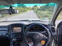A picture of 2005 TOYOTA Kluger White