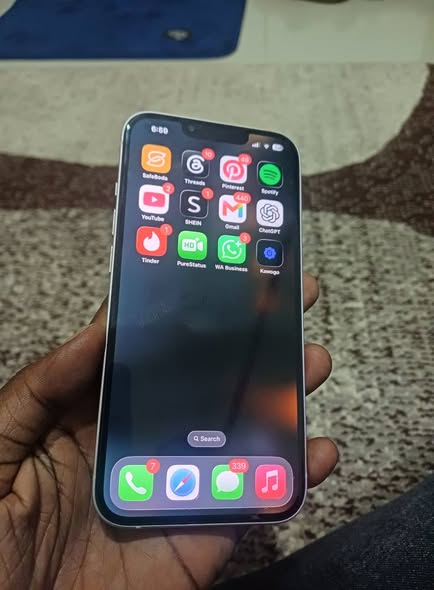 A picture of Iphone 13 128gb
