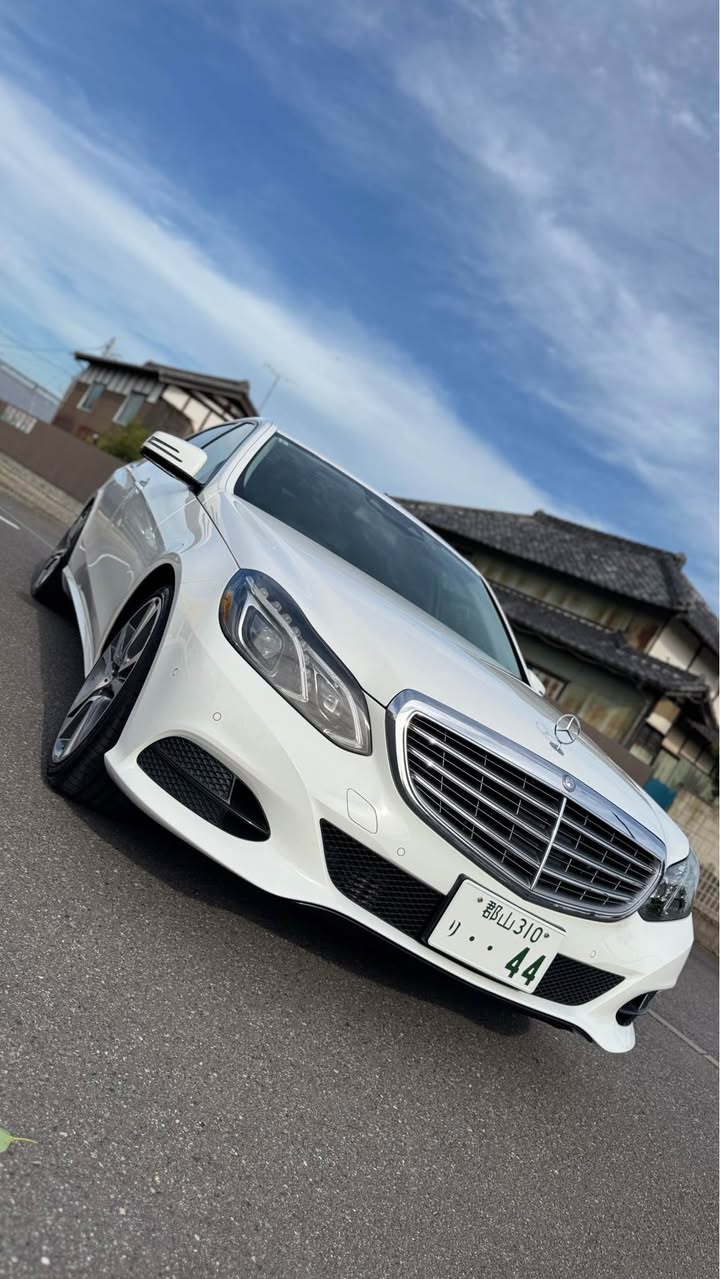 A picture of MERCEDES BENZ E250