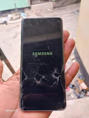 A picture of Samsung s10 gb128 ram8