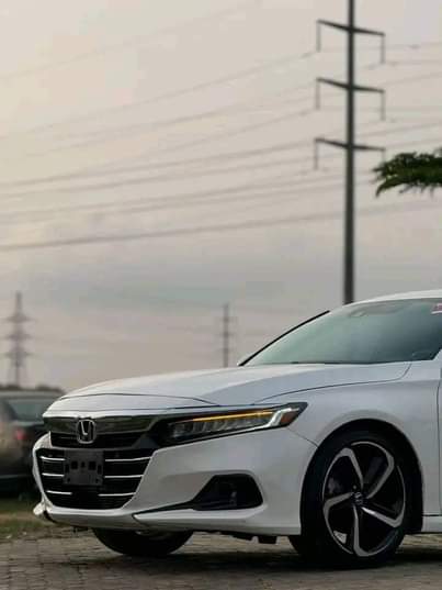A picture of 2022 Honda Accord R17