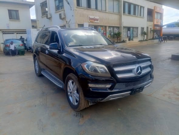A picture of GL450 BENZ JEEP 2015
