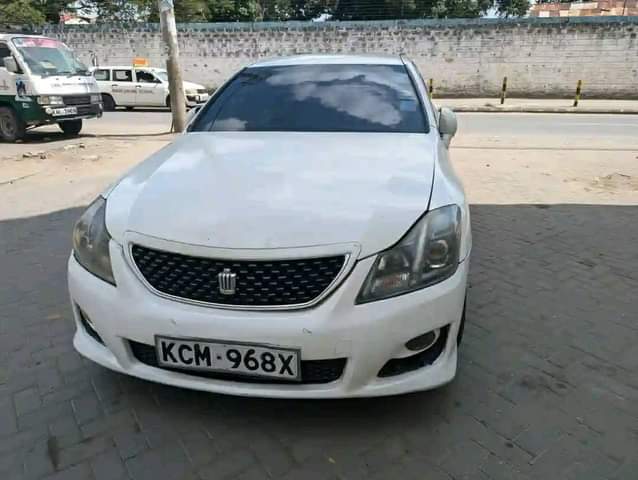 A picture of Toyota crown
