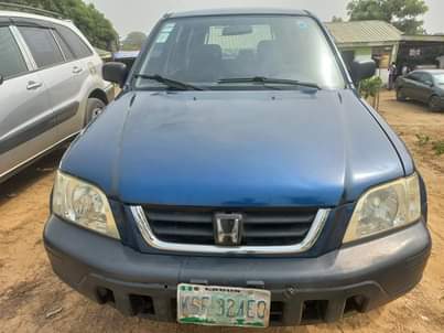 A picture of Honda CR V 2000 Model
